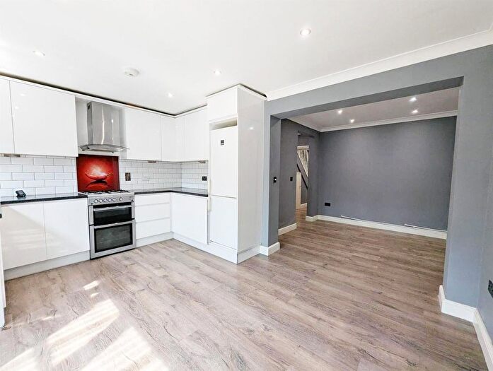 4 Bedroom Terraced House For Sale In Merton Avenue, Northolt, UB5