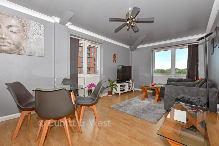 2 Bedroom Flat For Sale In Crown Road, Sutton, Surrey, SM1