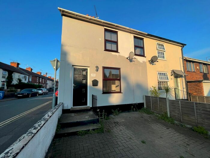 3 Bedroom Semi-Detached House To Rent In Bramford Lane, Ipswich, IP1