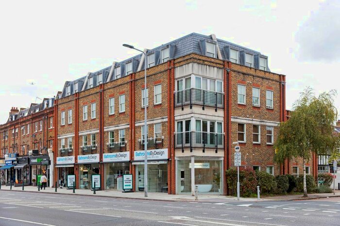 2 Bedroom Flat To Rent In Castlegate, Kew, Richmond, TW9