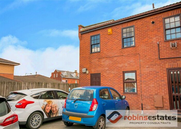 Semi-Detached House To Rent In Wollaton Road, Beeston, Nottingham, NG9