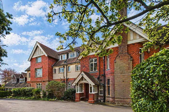 3 Bedroom Apartment To Rent In Cross Oak Road, Berkhamsted, HP4