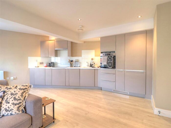 2 Bedroom Flat To Rent In Birmingham Road, Stratford-Upon-Avon, CV37