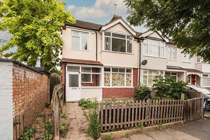 3 Bedroom Property To Rent In Radbourne Avenue, London, W5