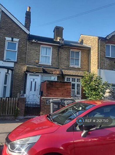 2 Bedroom Semi-Detached House To Rent In Cobden Road, London, SE25