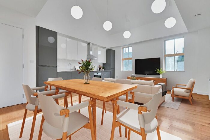 3 Bedroom Flat To Rent In Lindsell Street, London, SE10