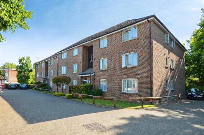 2 Bedroom Flat For Sale In Waterside, Chesham, HP5