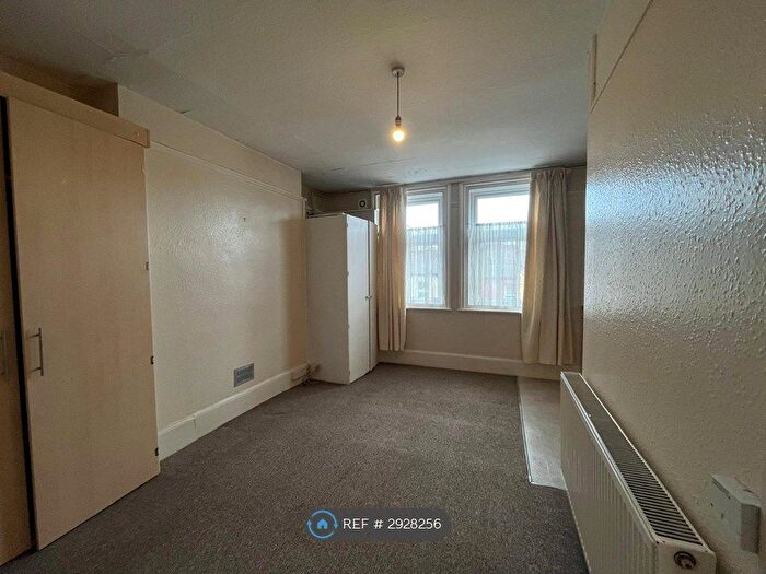 Studio To Rent In Tonbridge Road, Maidstone, ME16