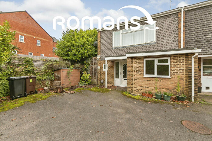 3 Bedroom End Of Terrace House To Rent In Victoria Road, RG10