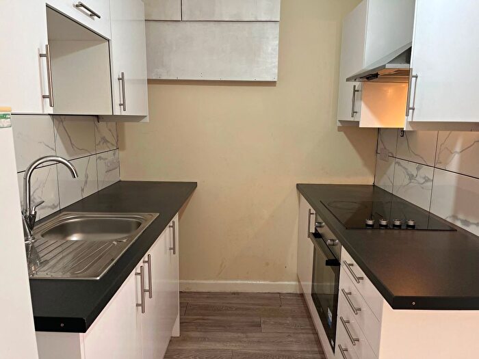 1 Bedroom Flat To Rent In Flat, Landguard Road, Southampton, SO15