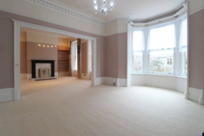 4 Bedroom Flat To Rent In Beaconsfield Place, Top Floor, AB15