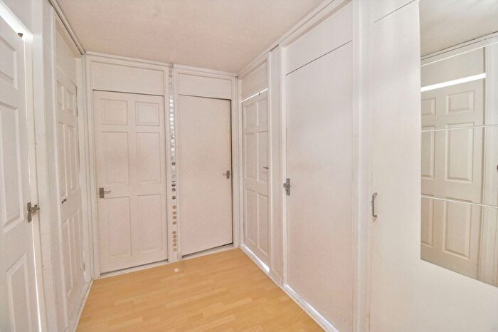 2 Bedroom Flat For Sale In Lower Meadow, Harlow, CM18