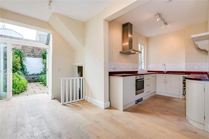 2 Bedroom Flat For Sale In Haldane Road, Fulham, SW6