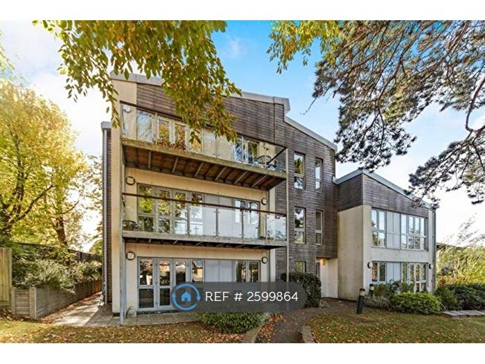 2 Bedroom Flat To Rent In Cleve Cross Court, Croydon, CR0