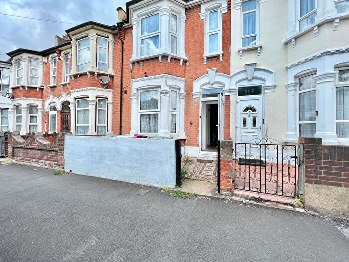 Studio To Rent In Byron Avenue, Manor Park, E12