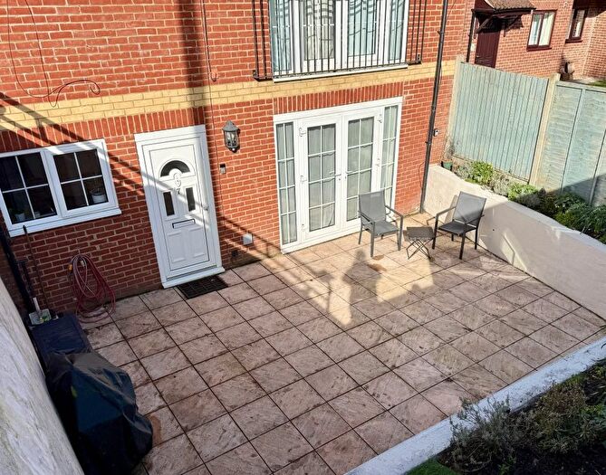 1 Bedroom Flat For Sale In New Road, Whitehill, Hampshire, GU35