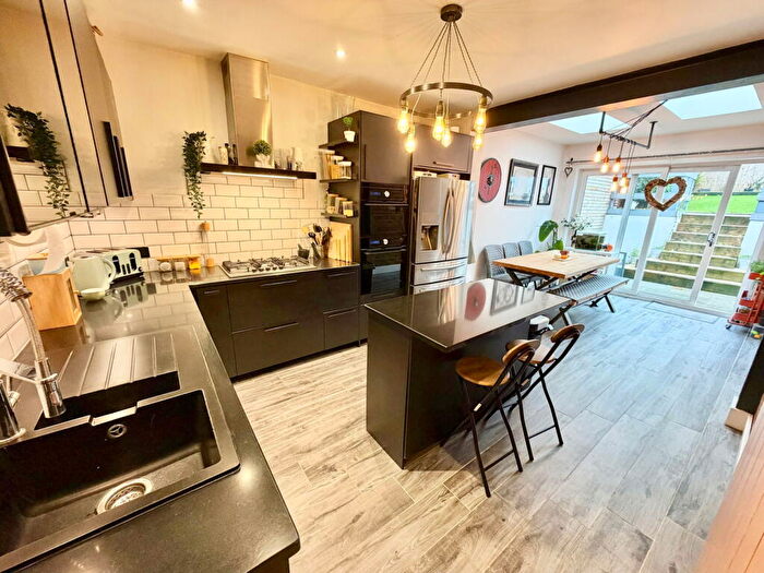 3 Bedroom Semi-Detached House For Sale In Grove Crescent, Kingsbury, London, NW9