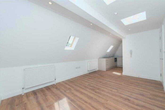 2 Bedroom Flat To Rent In Ossulton Way, Hampstead Garden Suburb, N2