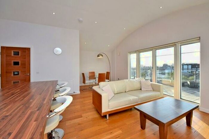 2 Bedroom Flat To Rent In Broomhill Road, City Centre, Aberdeen, AB10