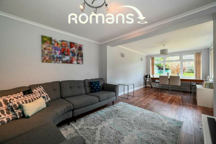 3 Bedroom Semi-Detached House To Rent In The Green, Bracknell, RG12