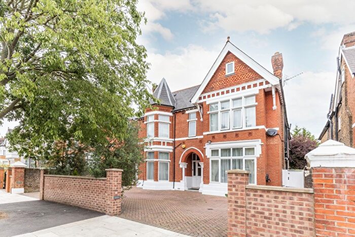 8 Bedroom Detached House To Rent In Hamilton Road London, Epc C, W5