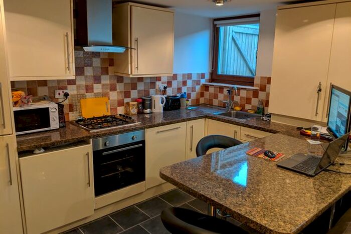 2 Bedroom Flat To Rent In Uplands Crescent, SA2