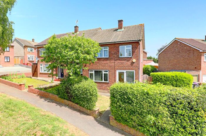 3 Bedroom Semi-Detached House For Sale In Kingsway, Ware, SG12
