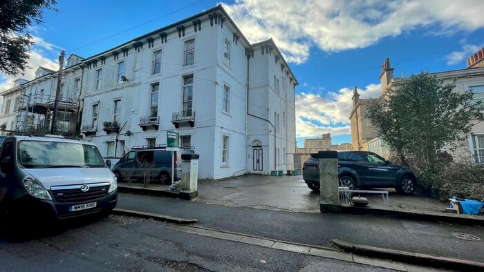 1 Bedroom Flat To Rent In Upper Kewstoke Road, Weston-Super-Mare BS23