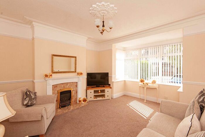 3 Bedroom Semi-Detached House For Sale In Chatsworth Road, Chesterfield, S40