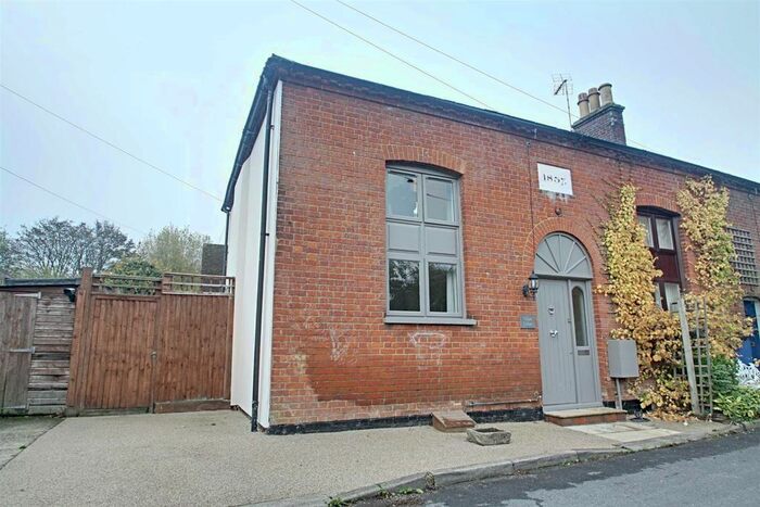 2 Bedroom Cottage To Rent In New Road, Wilstone, Tring HP23