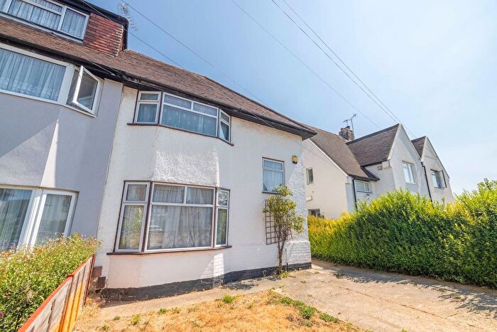 3 Bedroom Semi-Detached House For Sale In Francis Way, Slough, SL1