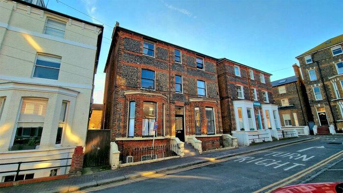 2 Bedroom Flat To Rent In Chandos Square, Broadstairs, CT10