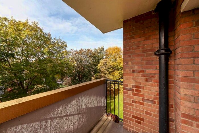 2 Bedroom Flat To Rent In Hooper House, West Hill, Putney, SW18