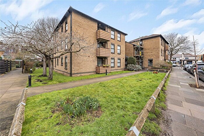 2 Bedroom Flat For Sale In Hales Court, Teddington, TW11