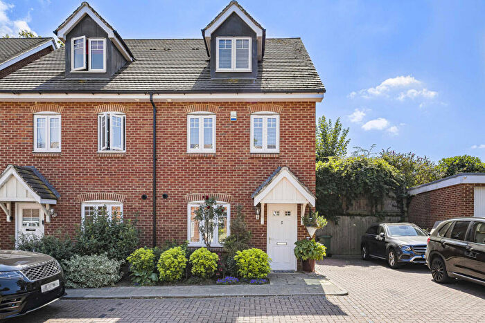 4 Bedroom Semi Detached House For Sale In Elham Crescent, Dartford, DA2