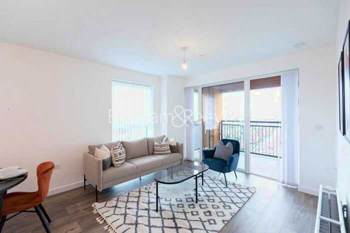 2 Bedroom Flat To Rent In East Acton Lane, Acton, W3