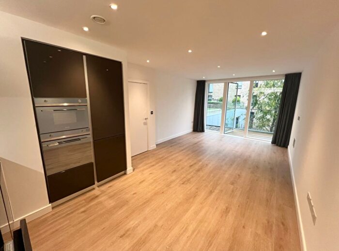 1 Bedroom Flat To Rent In Kempton House, Heritage Place, Brentford, TW8