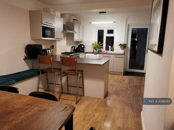 3 Bedroom Semi-Detached House To Rent In Duff Road, Norwich, NR3