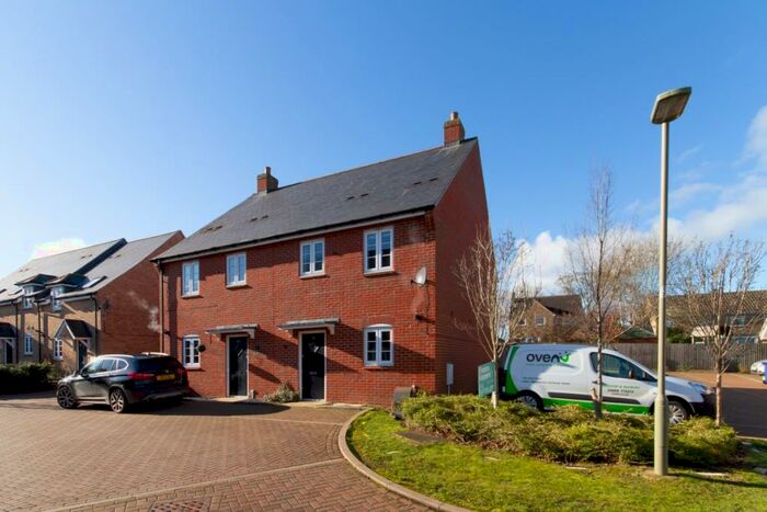 3 Bedroom Semi-Detached House To Rent In Aldous Drive, Bloxham, OX15