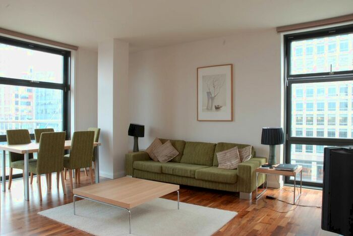 2 Bedroom Flat To Rent In Discovery Dock West, Canary Wharf, London, E14