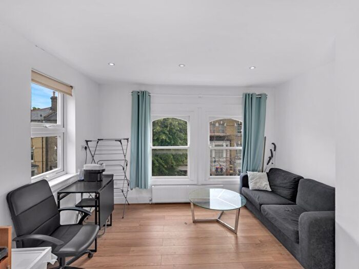 2 Bedroom Flat To Rent In Edith Road, London, W14