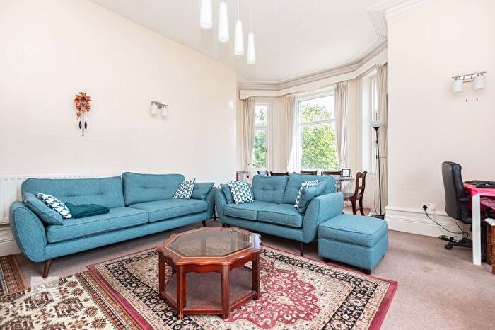 2 Bedroom Flat For Sale In Cavendish Road, Bournemouth, BH1