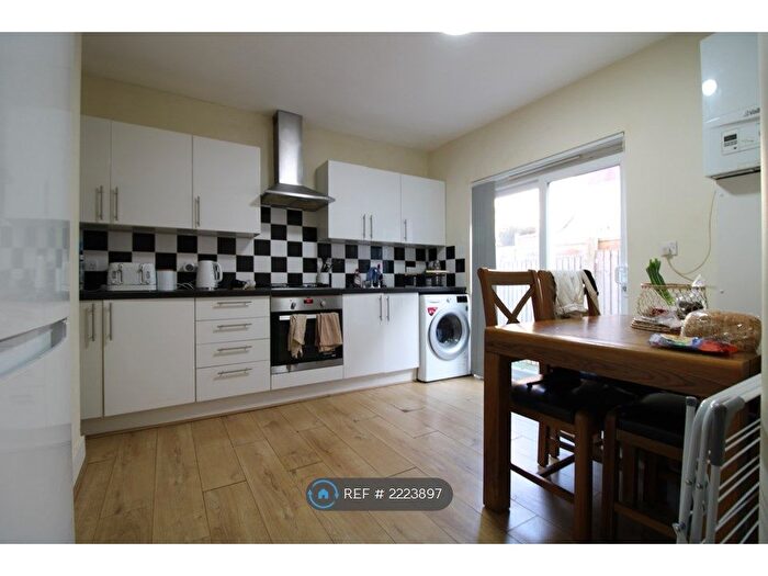2 Bedroom Flat To Rent In Bickley Street, London, SW17