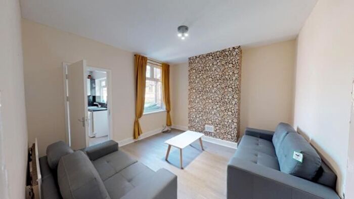 4 Bedroom Semi-Detached House To Rent In Laurie Avenue, Nottingham, NG7