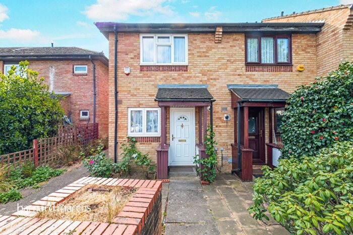 2 Bedroom End Of Terrace House For Sale In Church Lane, London, SW17