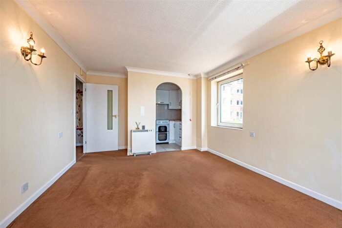 2 Bedroom Retirement Property For Sale In Holland Road, Westcliff-On-Sea, SS0