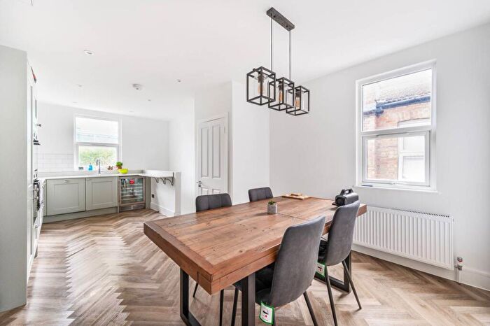 3 Bedroom Maisonette For Sale In Deacon Road, Dollis Hill, London, NW2