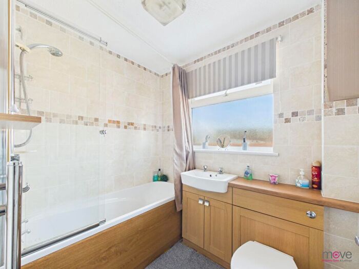 5 Bedroom Semi-Detached House For Sale In Marsh Gardens, Cheltenham, GL51