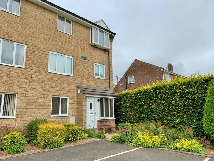 2 Bedroom Ground Flat To Rent In Dingle Road, Huddersfield, HD1