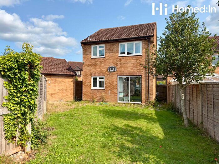 3 Bedroom Detached House For Sale In Camelot Close, RH13